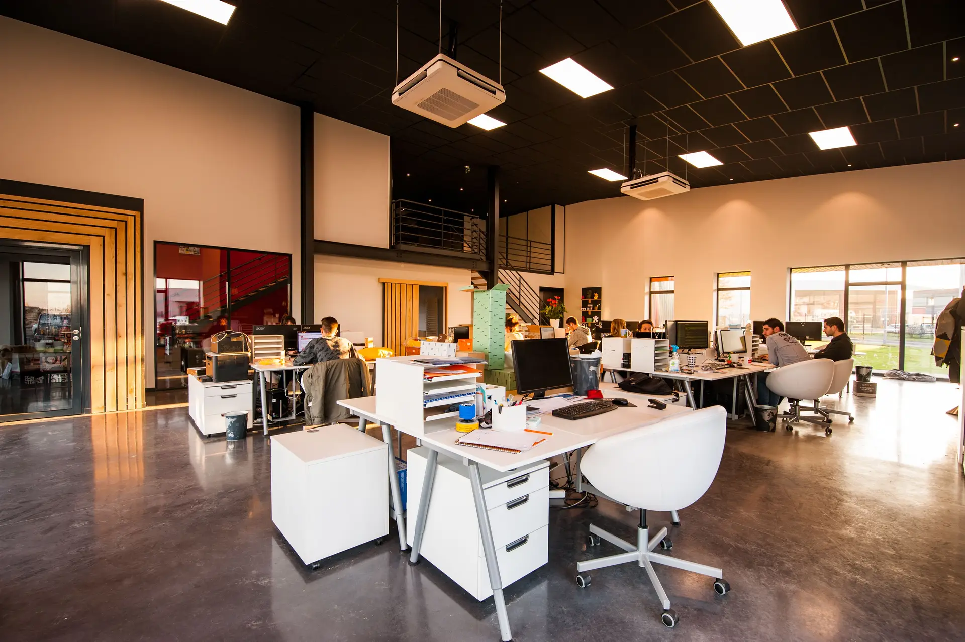 VelmorineStudio modern office space